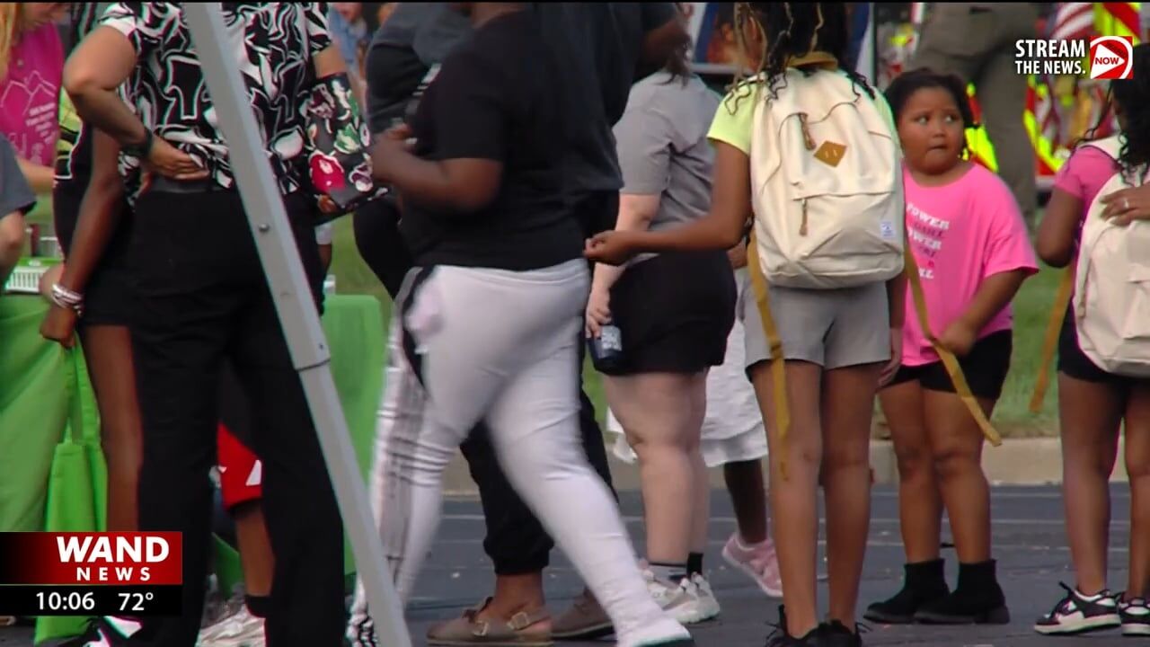 Springfield 186 hands out 1000 free backpacks at back to school bash